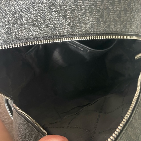 Michael Kors large back pack - Picture 5 of 7